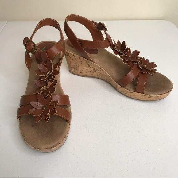 Yuu Roonie Tan Cork Wedge T Strap Flower Detail Open Toe Sandal Women Size 9 - Picture 13 of 13